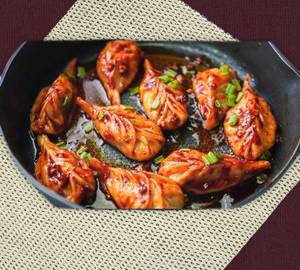 Paneer chilli momos [6 pieces]