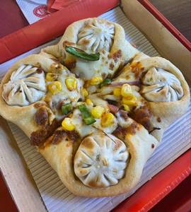 Momos pizza