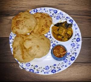 4 Luchi with Chicken Kosha [4 Pieces]
