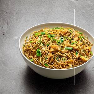 Egg Schzwan Hakka Noodles