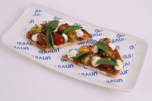 Cherry Tomato Basil Open Toast (jain)