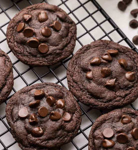 Jumbo Chocolate Chip Cookie