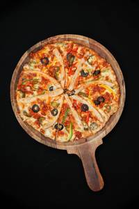 Spicy Bhuna Chicken And Sausage Pizza