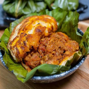Chicken Paratha Pollichathu