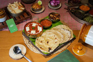 Cheese Butter Masala With Chapati (4 Pc)
