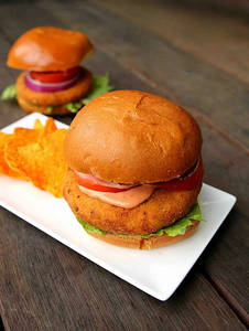 Makhni Burger With Chips