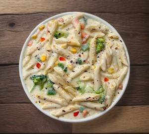 White sauce cheese pasta