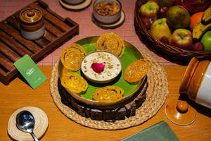 Garma Garam Jalebi With Rabdi