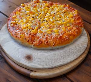 Golden corn cheese pizza