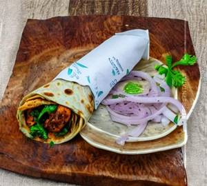 Kadhai chicken roll