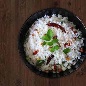 Coconut rice with papad