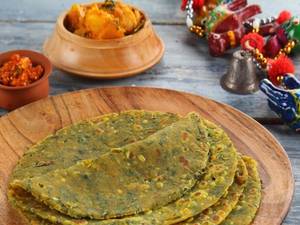 4 Boxes - Methi Thepla And Batata Nu Shaak Combo