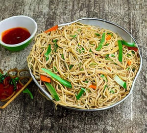 Egg Hakka Noodles