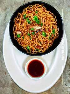 Mushroom Schezwan Noodles