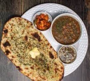 Aloo Pyaz Amirtsari Naan