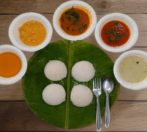Ghee podi idli [4 pieces]