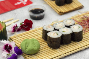 Prawn & Chive Maki (6 Pcs)