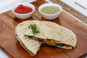 Hummus & Veggie Flatbread