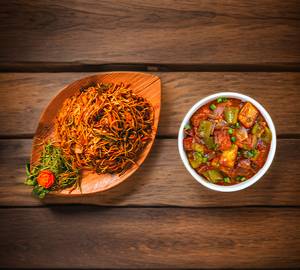 Chowmein With Chilli Paneer