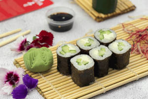 Cucumber & Cream Cheese Maki (6 pcs)..