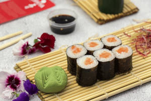 Fresh Salmon Maki (6 Pcs)