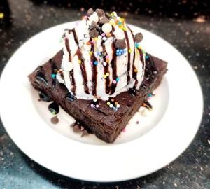Brownie with Vanila Gelato Ice Cream