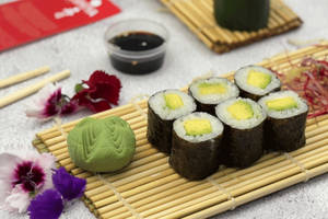Avocado Maki (6 Pcs)
