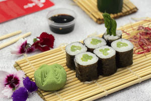 Asparagus Maki (6 Pcs)