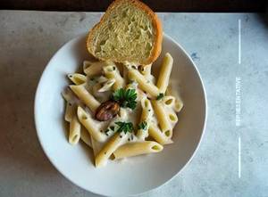 Penne alfredo pasta