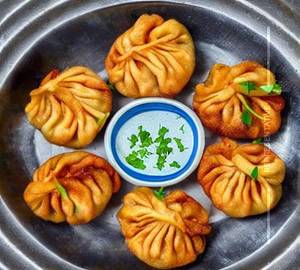 Chicken schezwan  fried  momos