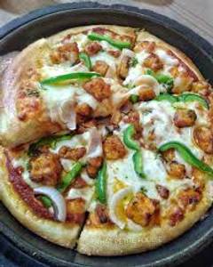 Chilli paneer gravy pizza