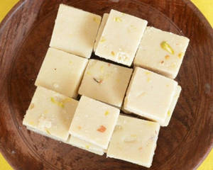 Plain Pista Burfi