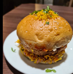 Aloo Crispy Burger