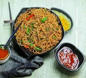 Veg schezuan noodles