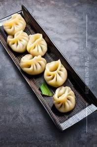 Veg schezwan  steamed   momos