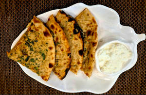Aloo Paratha With Curd