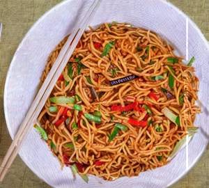 Mixed schezwan noodles