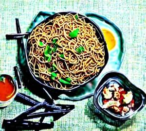 Egg schezuan noodles