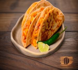 Cheese and paneer tacos (1 piece)
