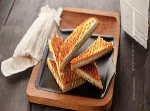 Sev onion sandwich