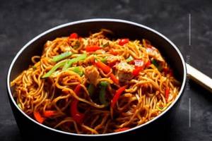 Schezwan Chicken Noodles