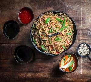 Mixed chilli garlic noodles