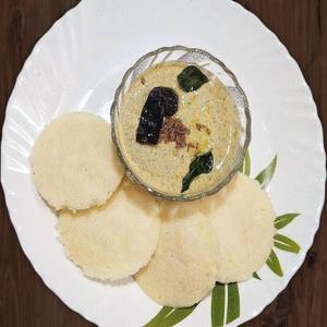 Suji ide [4 pieces] with coconut chutney