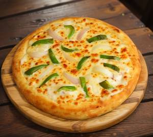 Classic veg pizza (fresh onion, capsicum, and tomato)