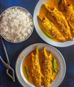 Shorshe Pabda & Parshe Macher Tel Jhal 2 In 1 Combo Thali