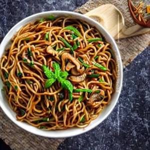 Mushroom Schezwan Noodles