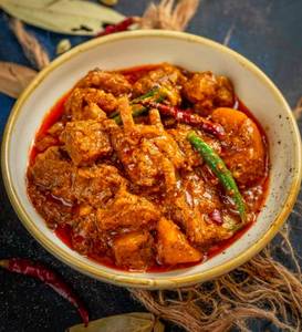 Chicken Curry with Aloo [Half, 2 Pieces]