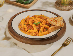 Butter Chicken Indi Pasta [Makhni Sauce]