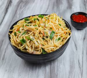 Veg. Hakka Noodles + Schezwan Sauce