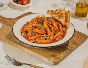 Herb Chicken Arrabiata Pasta [Red Sauce]